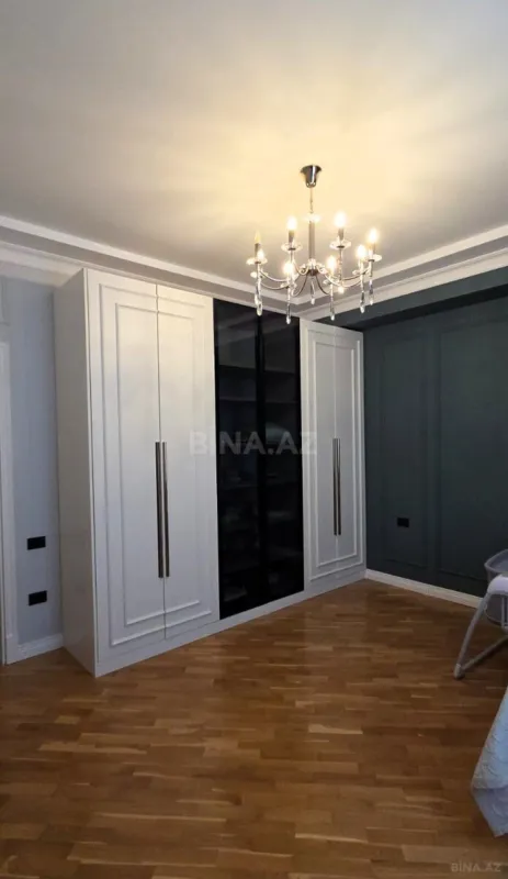 Satılır 3 otaqlı mənzil 140 m²
