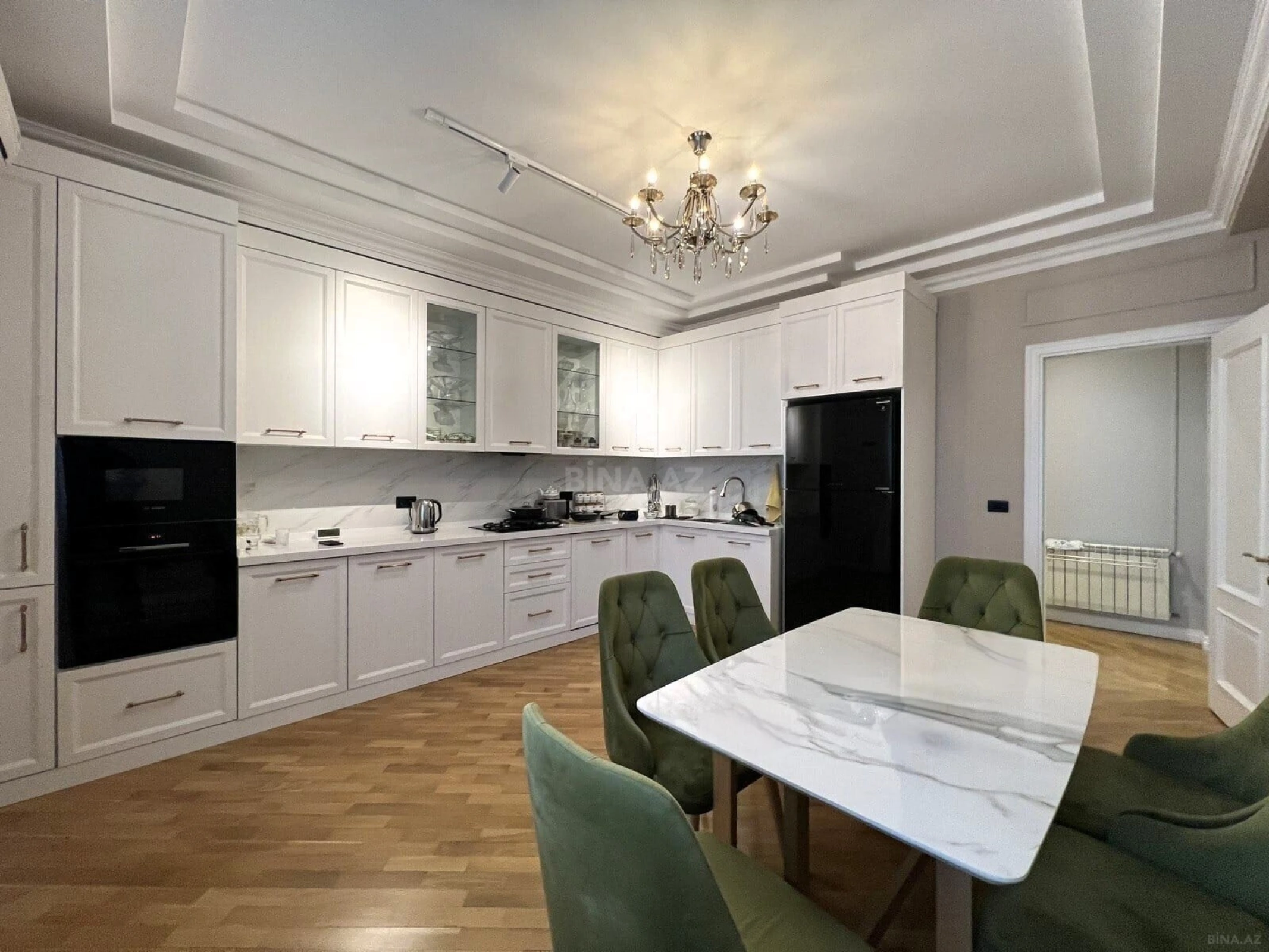 Satılır 3 otaqlı mənzil 140 m²