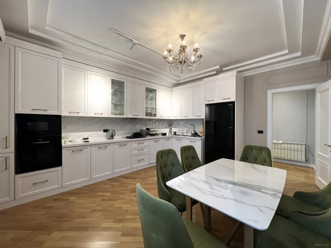 Satılır 3 otaqlı mənzil 140 m²