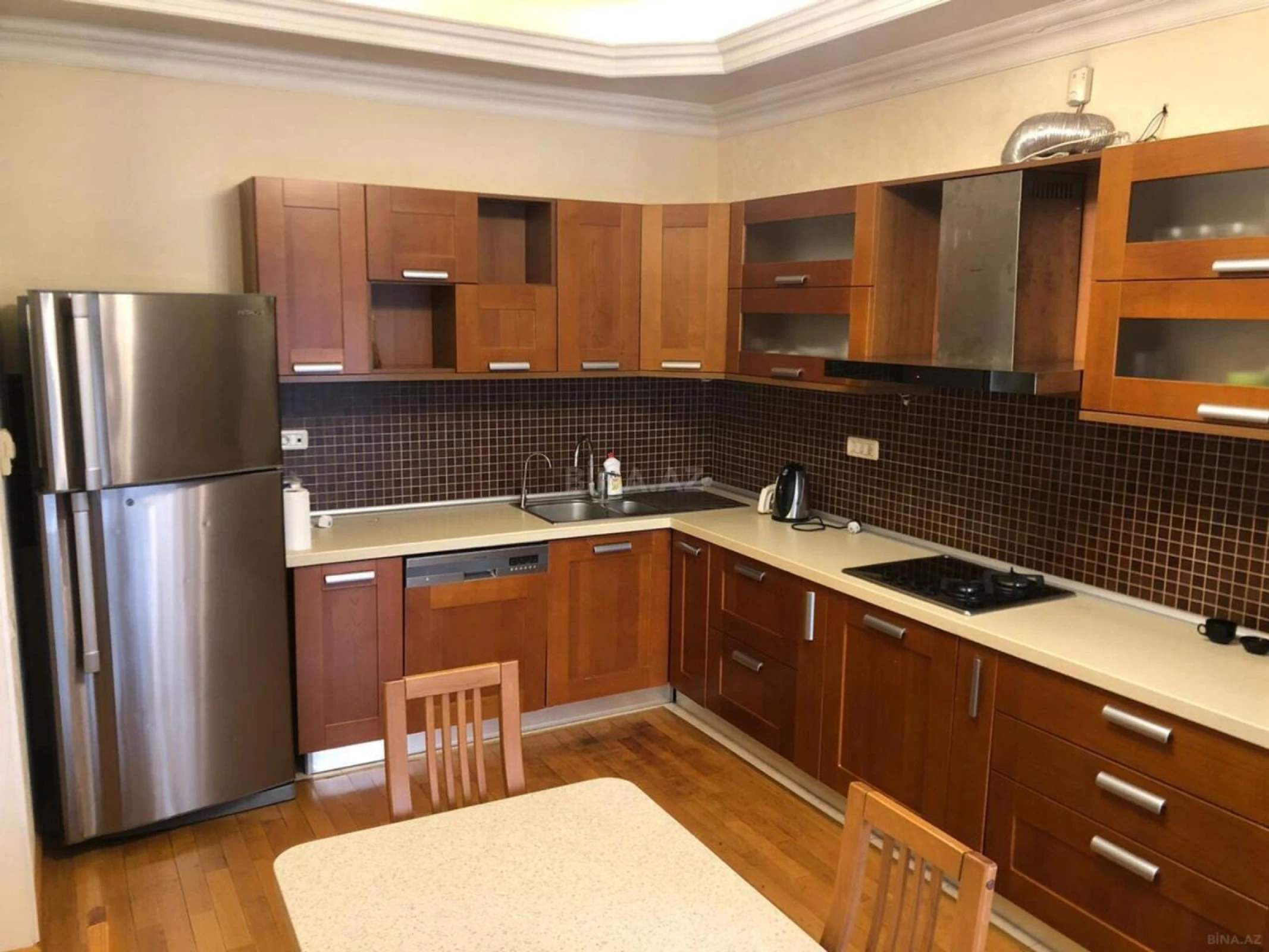 Kirayə verilir 3 otaqlı mənzil 140 m²