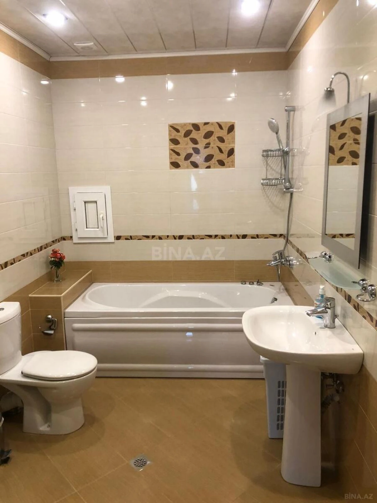 Kirayə verilir 3 otaqlı mənzil 140 m²