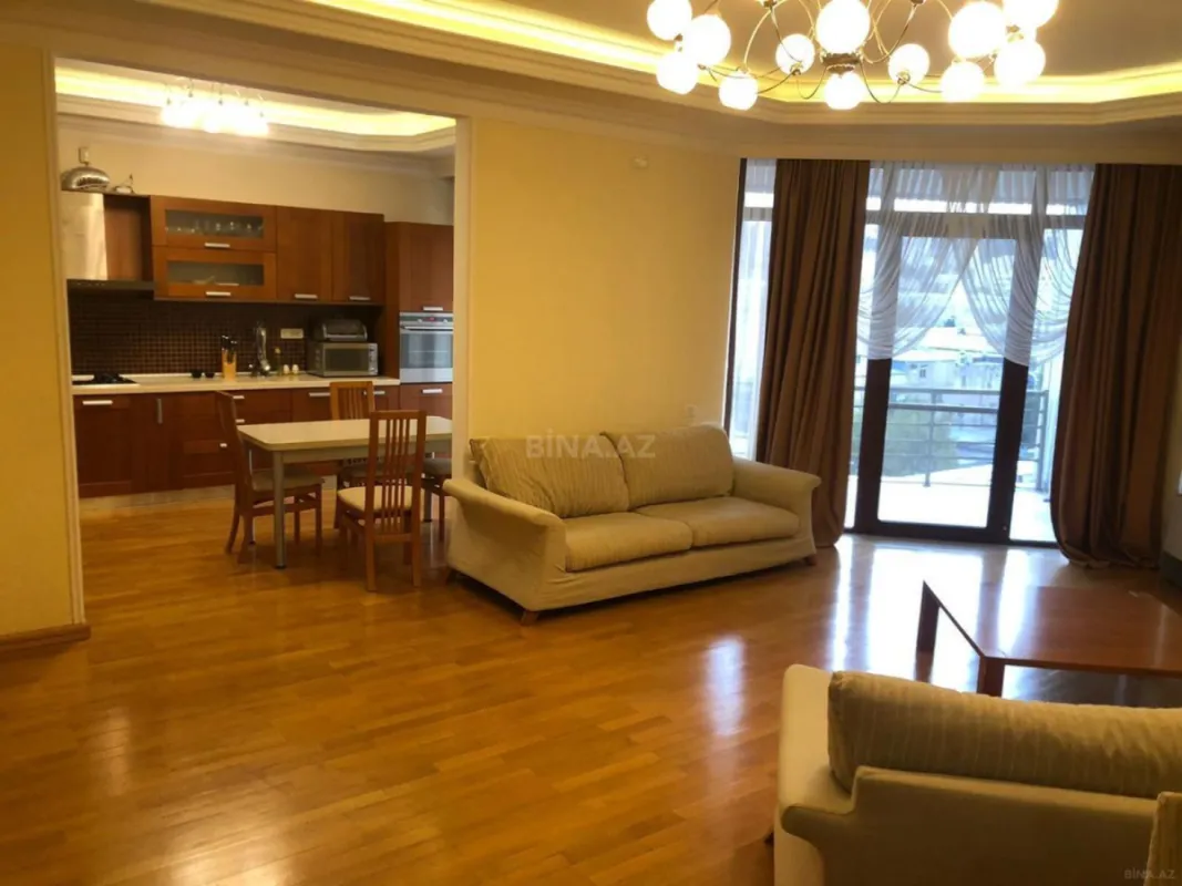 Kirayə verilir 3 otaqlı mənzil 140 m²