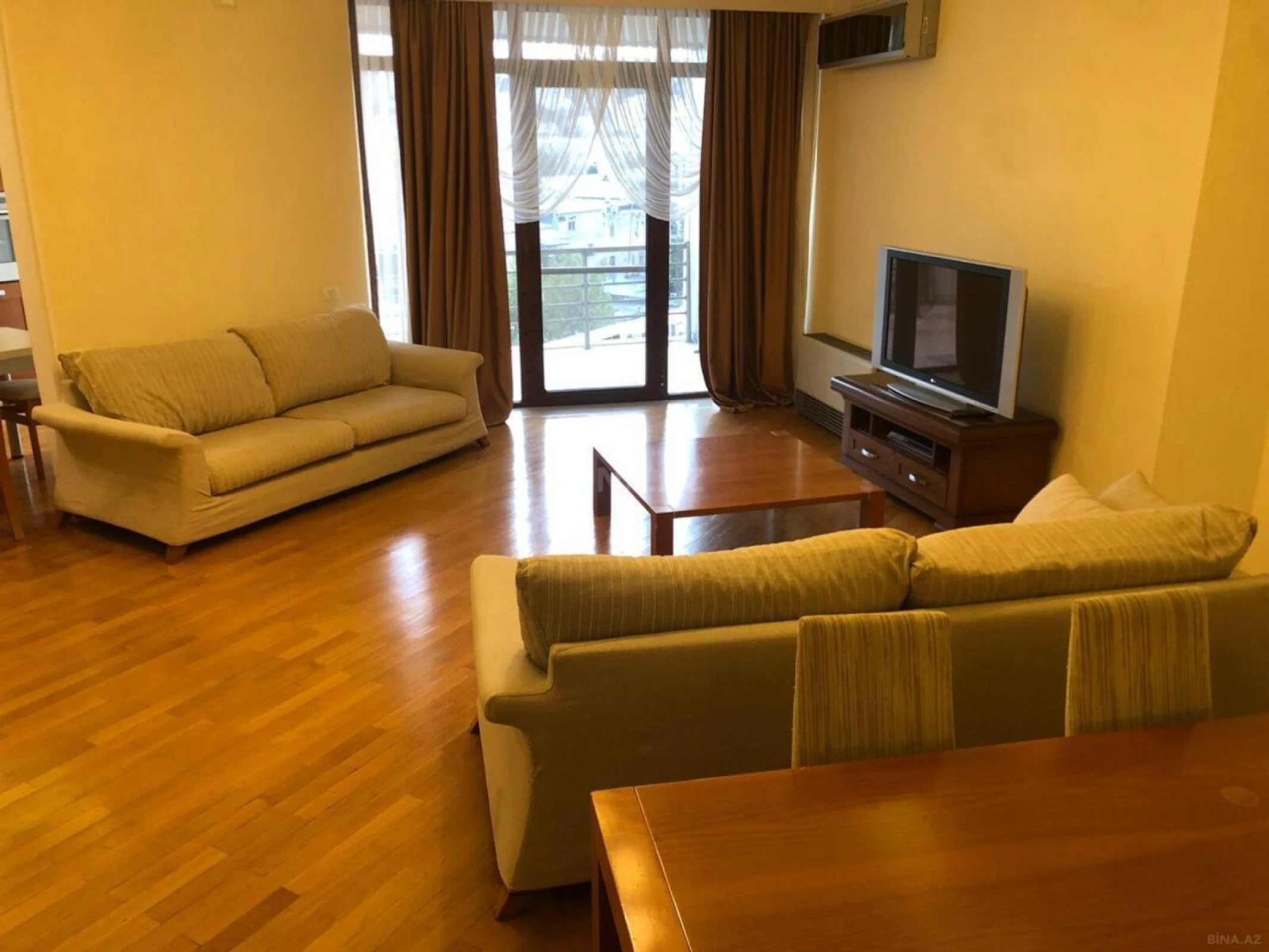 Kirayə verilir 3 otaqlı mənzil 140 m²