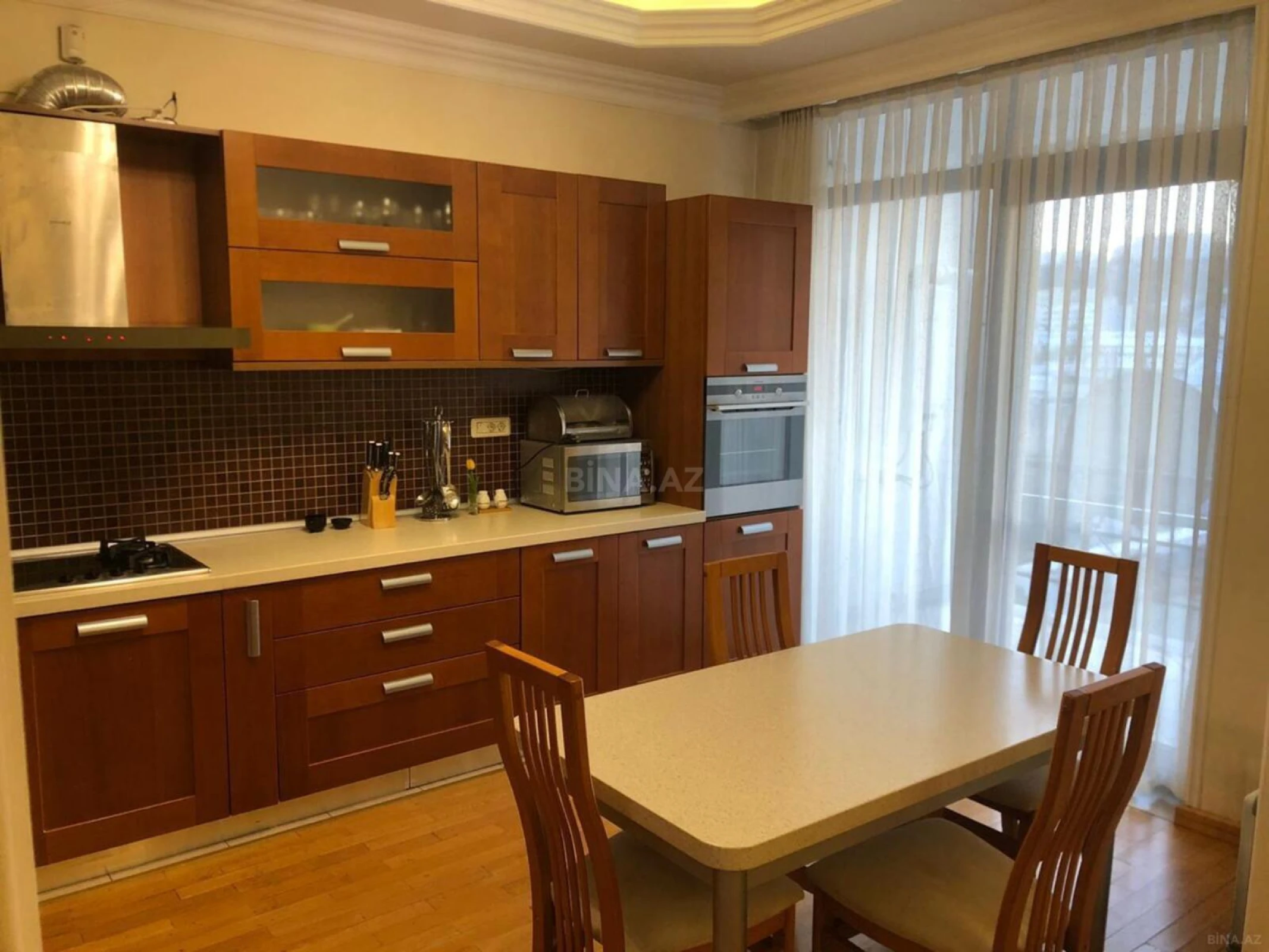 Kirayə verilir 3 otaqlı mənzil 140 m²