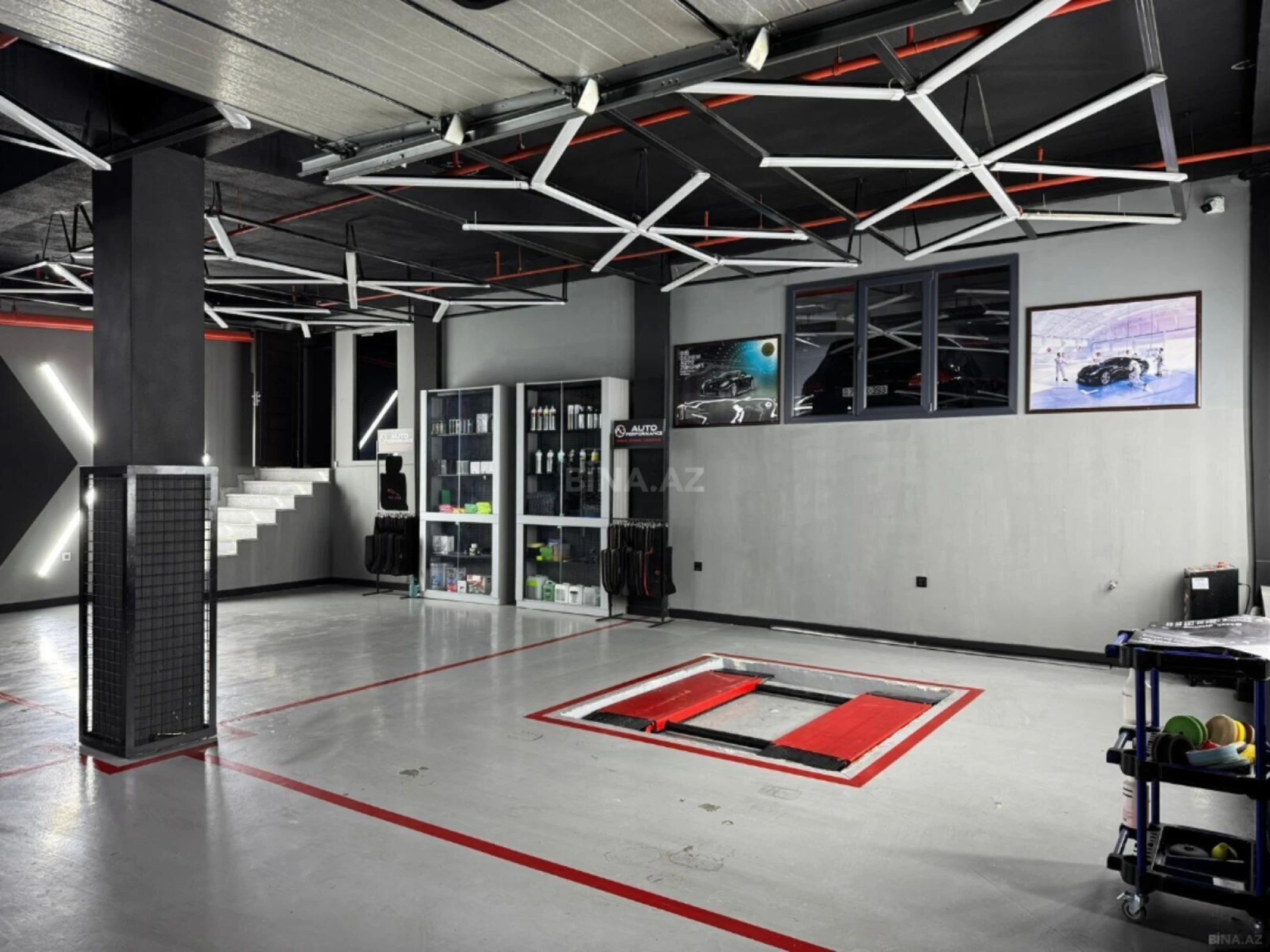 Kirayə verilir obyekt 390 m²