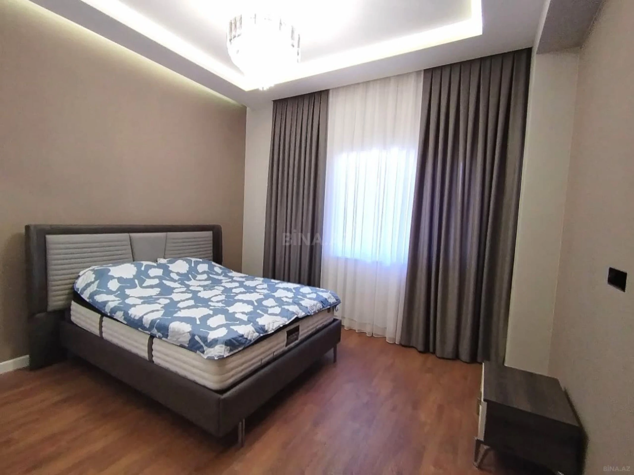 Kirayə verilir 3 otaqlı mənzil 157 m²