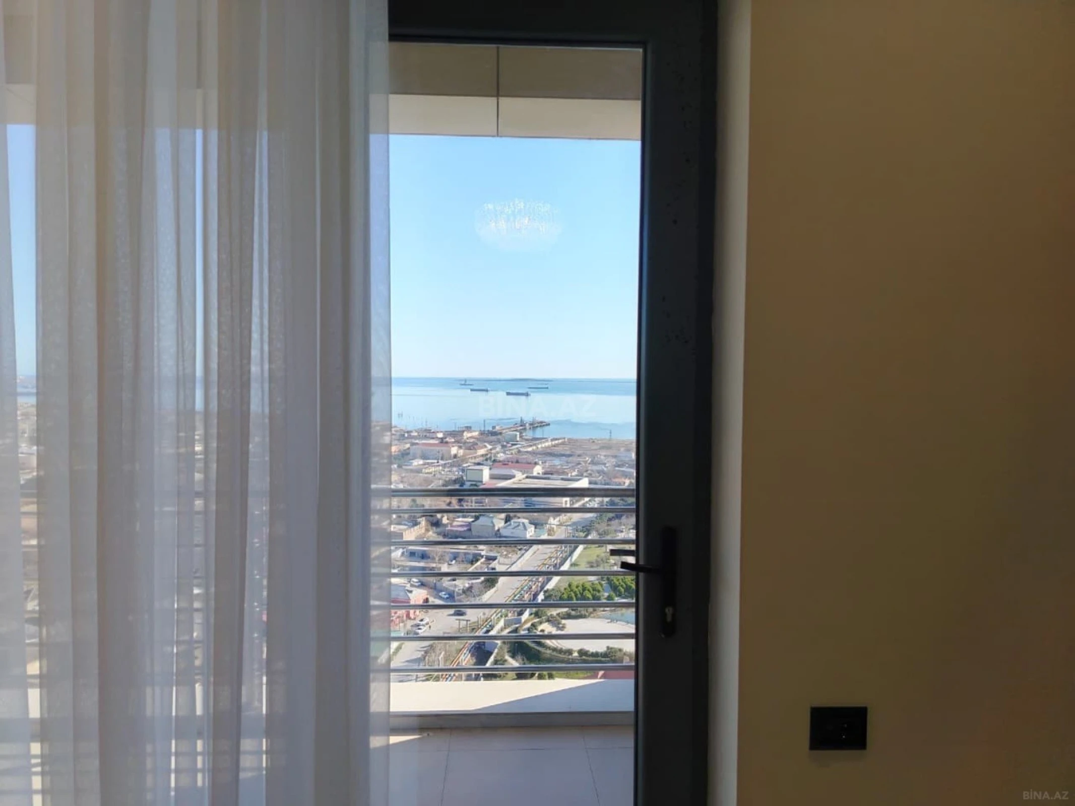 Kirayə verilir 3 otaqlı mənzil 157 m²