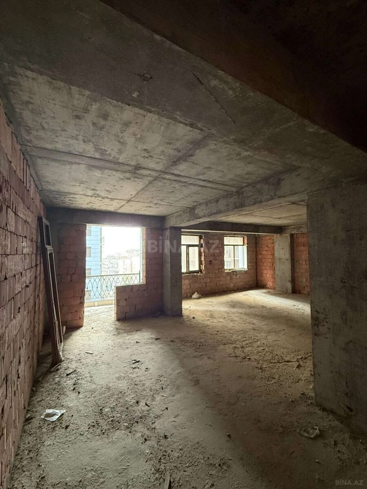 Satılır 3 otaqlı mənzil 104 m²