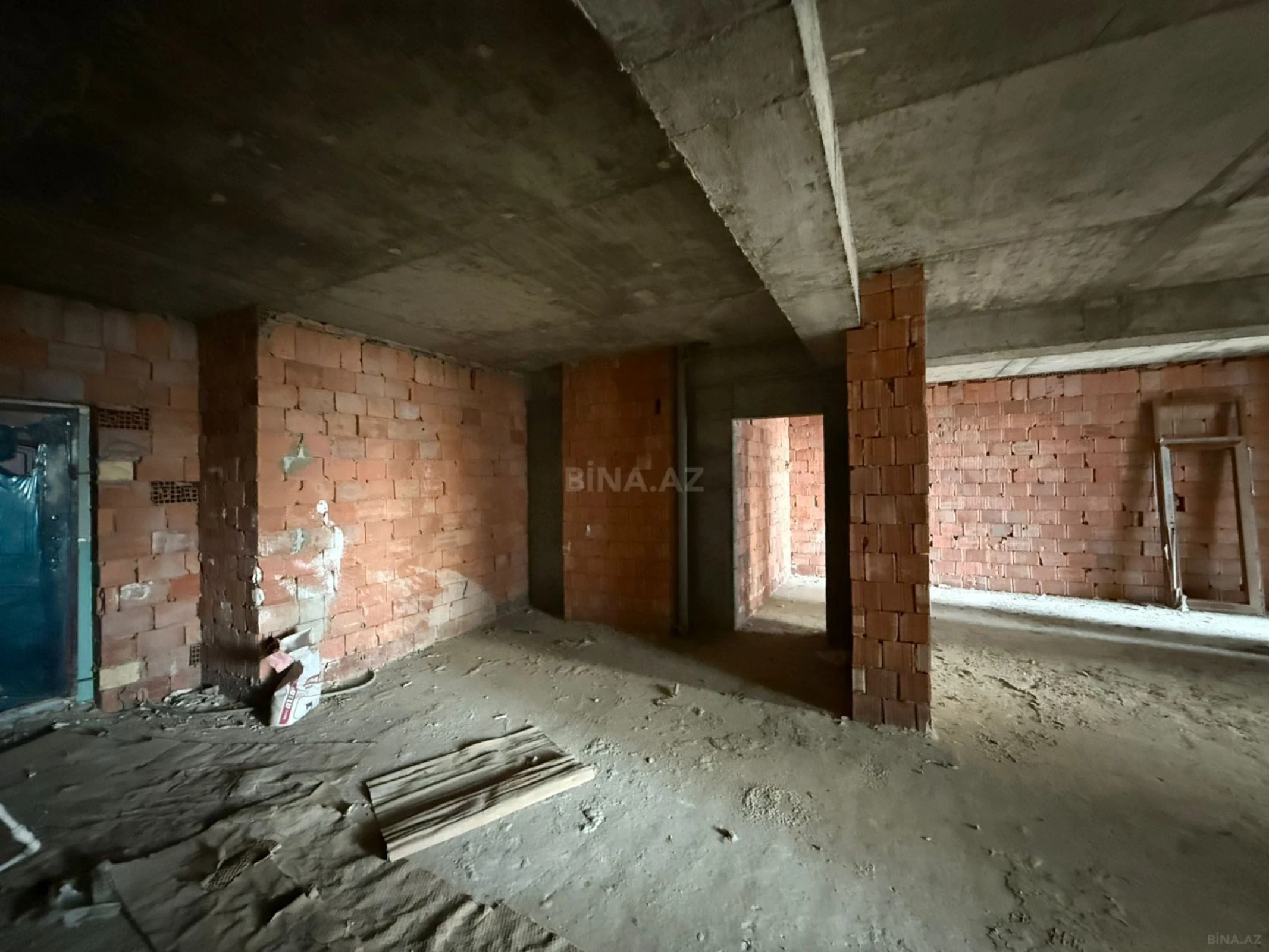 Satılır 3 otaqlı mənzil 104 m²