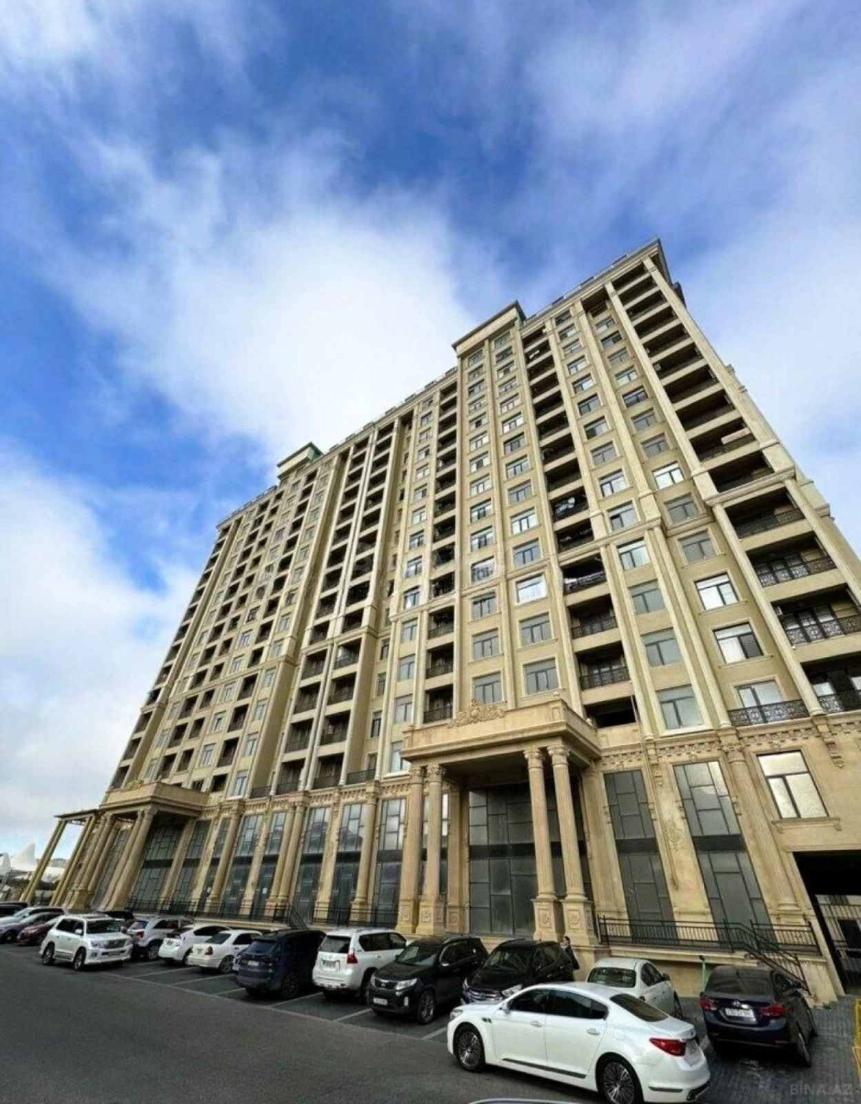 Satılır 4 otaqlı mənzil 171 m²