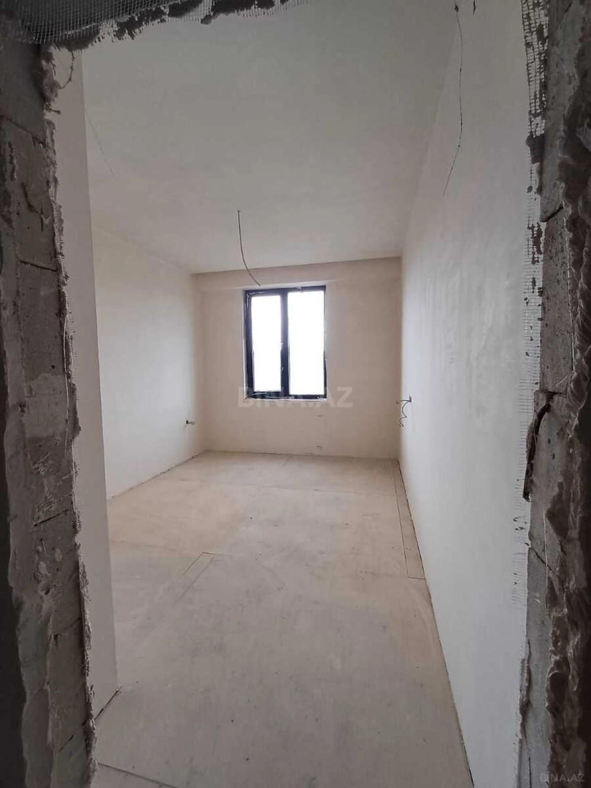 Satılır 3 otaqlı mənzil 135 m²