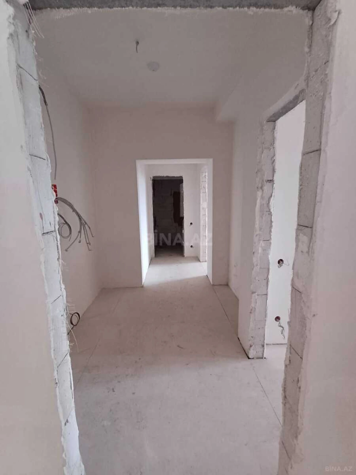 Satılır 3 otaqlı mənzil 135 m²