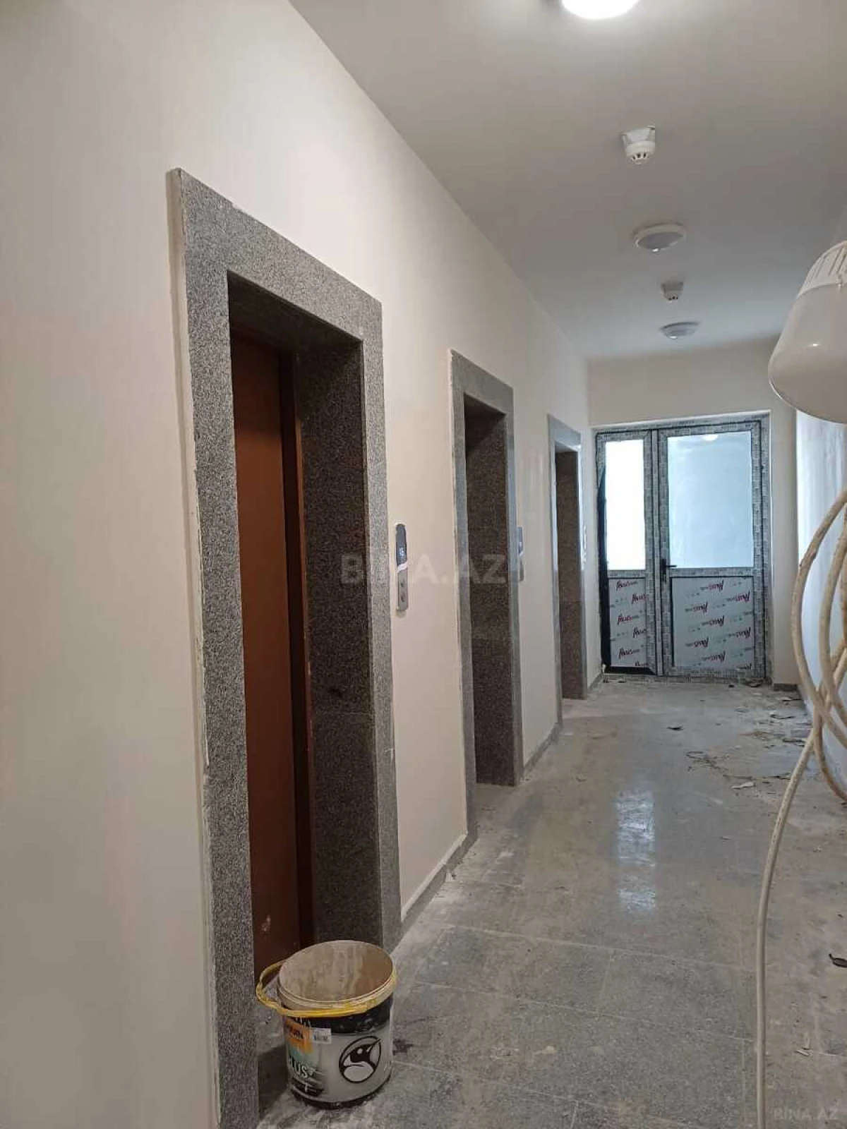 Satılır 3 otaqlı mənzil 135 m²
