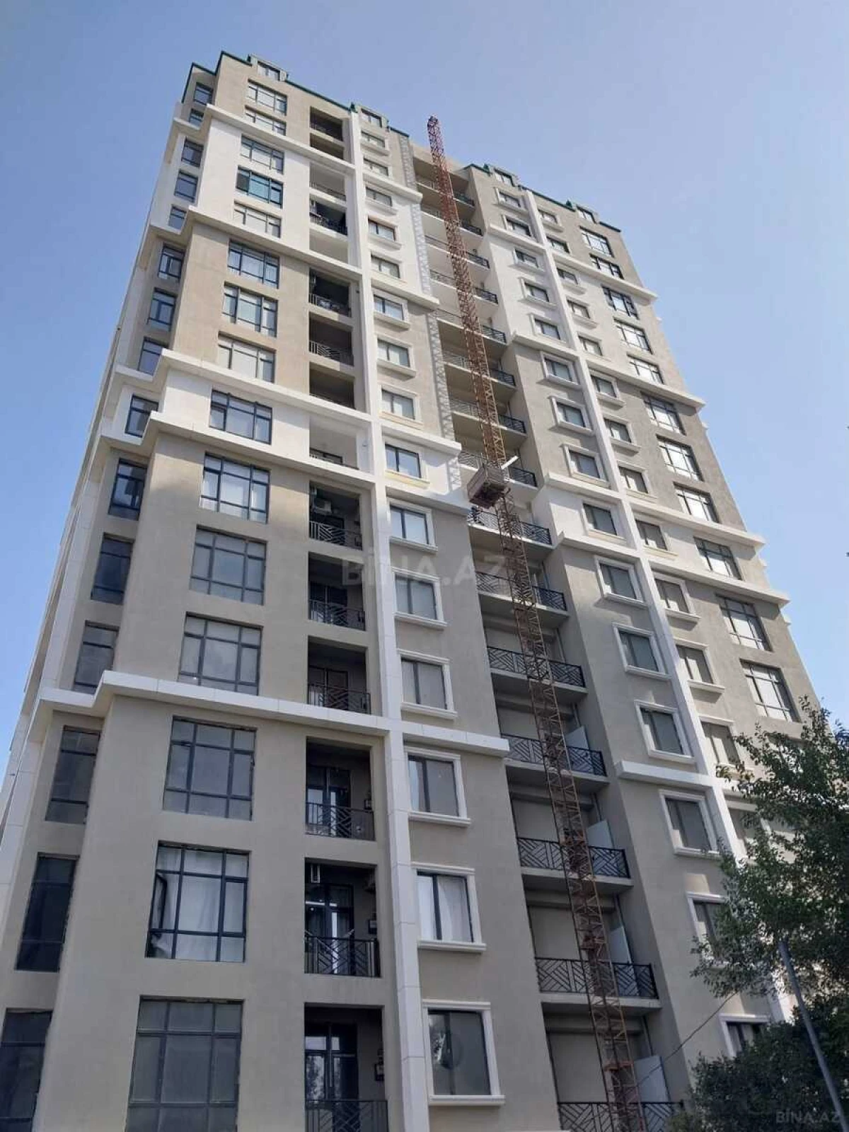 Satılır 3 otaqlı mənzil 135 m²