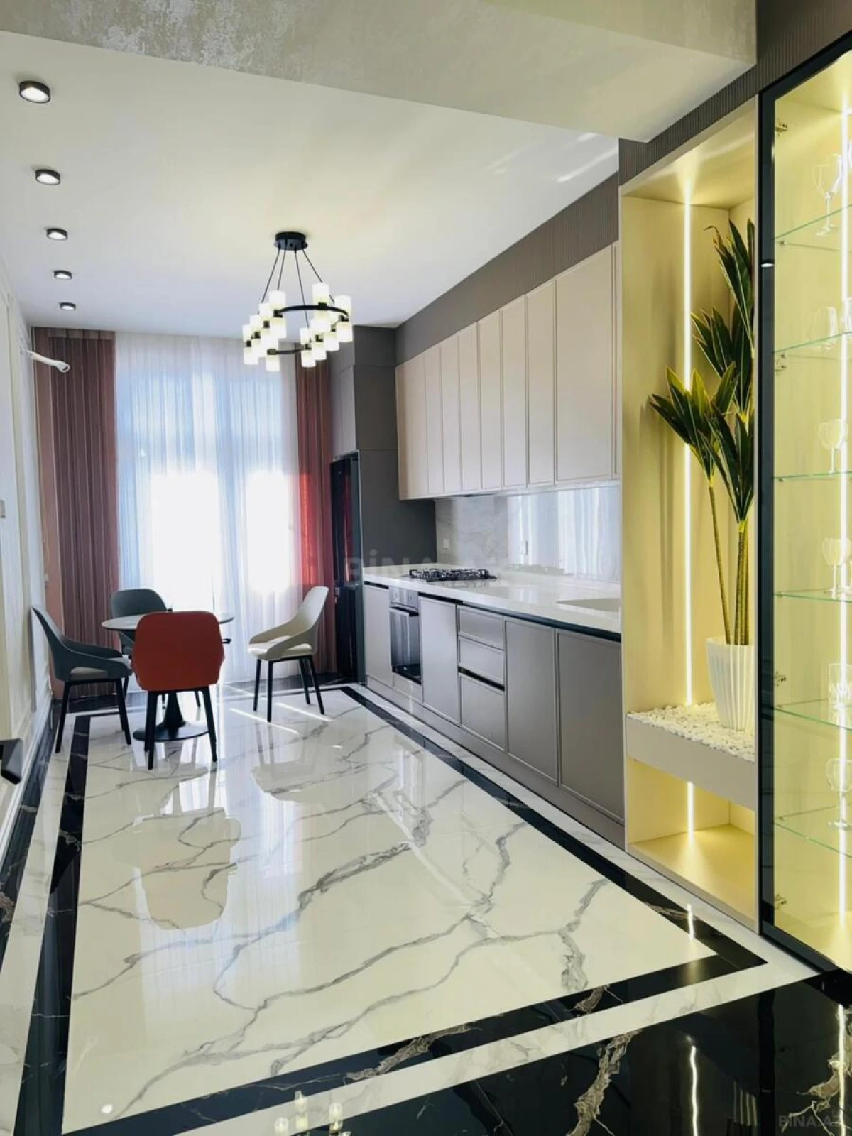 Satılır 3 otaqlı mənzil 120 m²