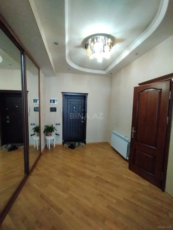 Satılır 3 otaqlı mənzil 126 m²
