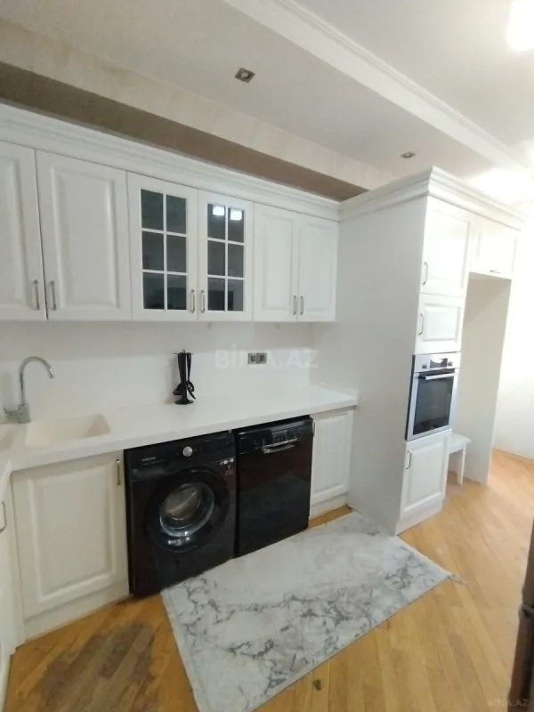 Satılır 3 otaqlı mənzil 126 m²