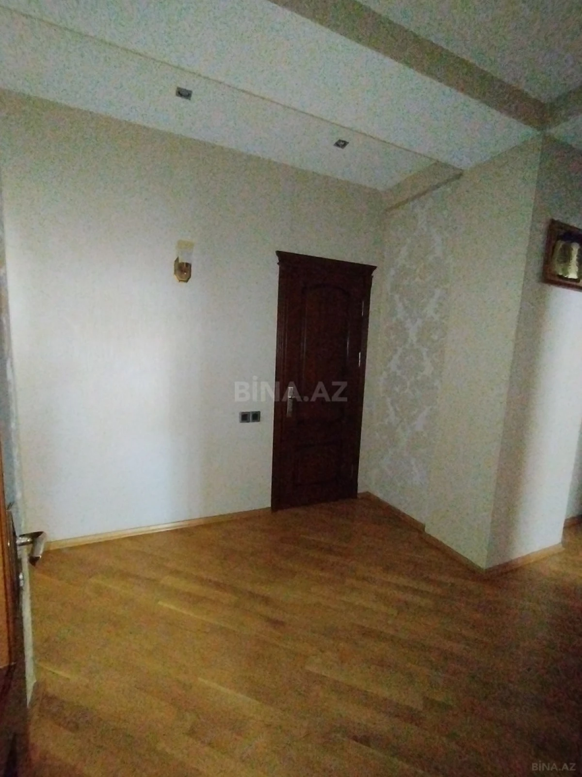 Satılır 3 otaqlı mənzil 126 m²