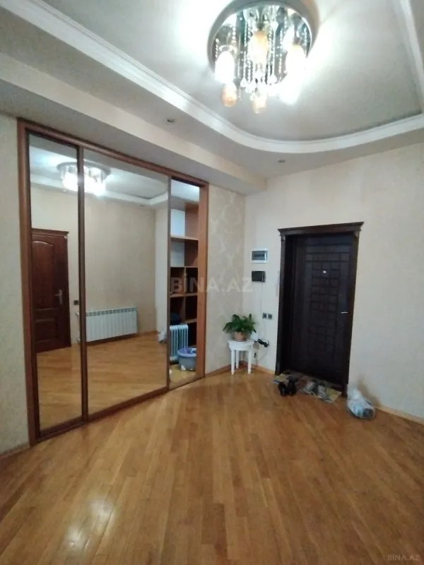 Satılır 3 otaqlı mənzil 126 m²