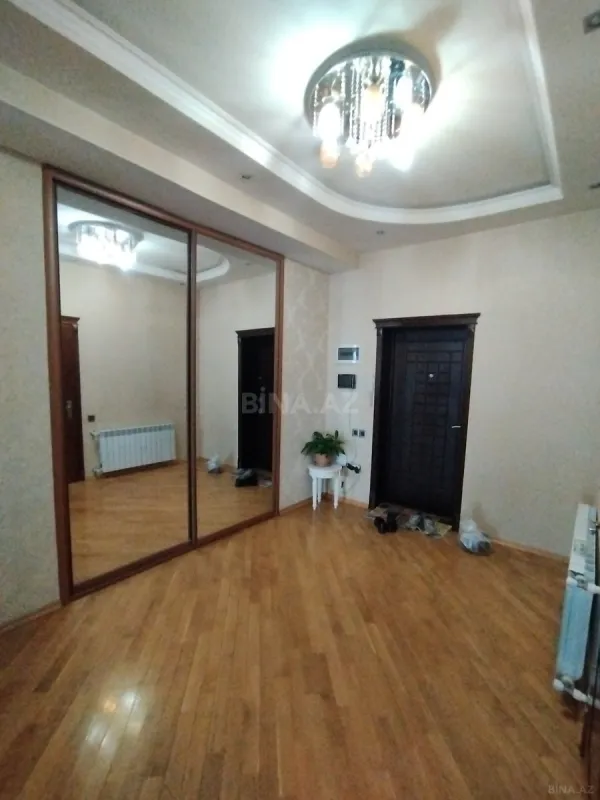 Satılır 3 otaqlı mənzil 126 m²