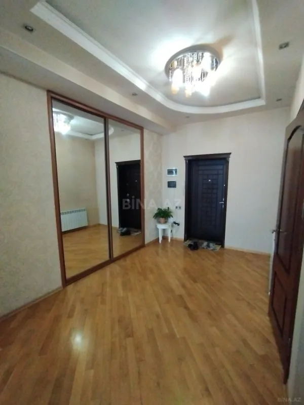 Satılır 3 otaqlı mənzil 126 m²