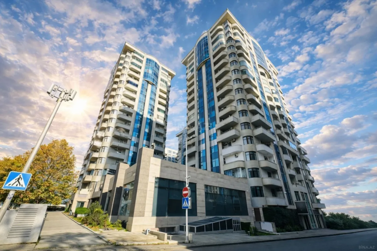 Satılır 3 otaqlı mənzil 167 m²