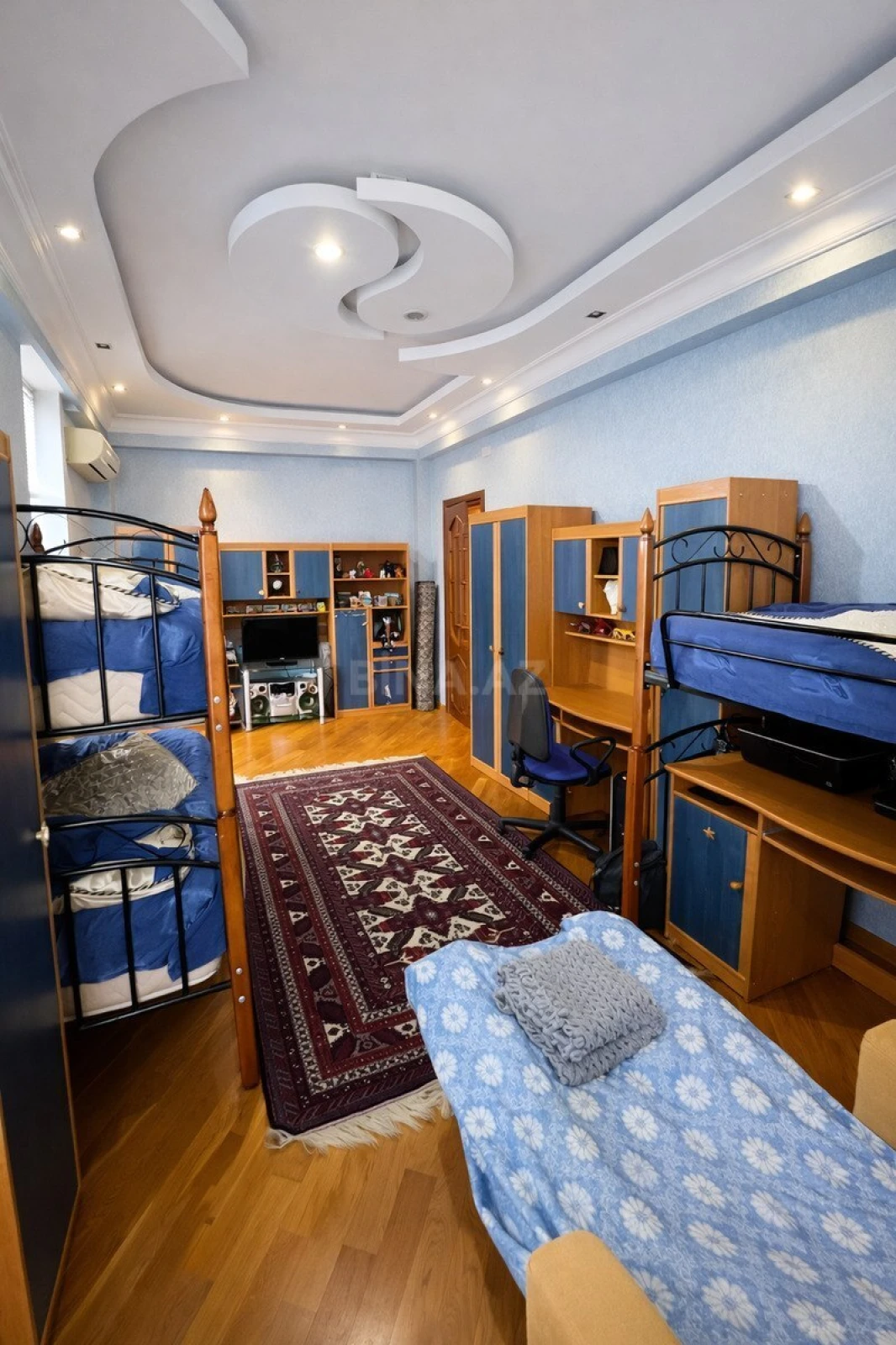 Satılır 3 otaqlı mənzil 167 m²