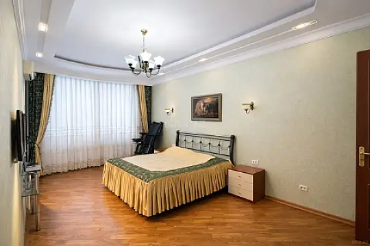 Satılır 3 otaqlı mənzil 167 m²