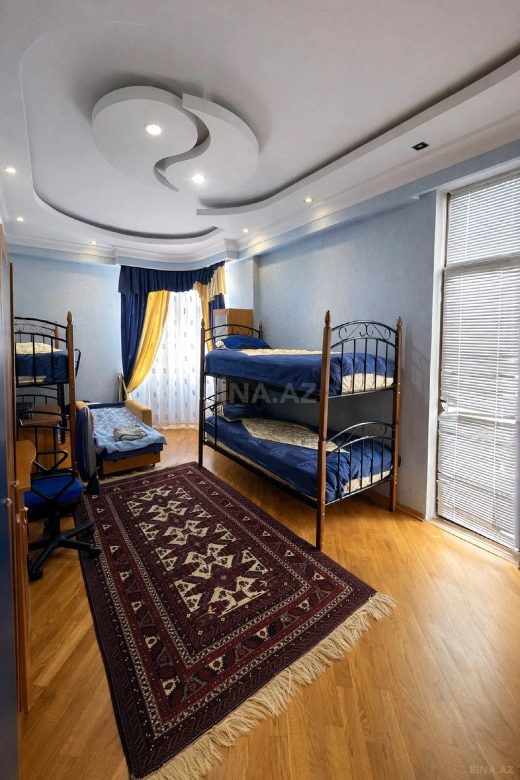 Satılır 3 otaqlı mənzil 167 m²