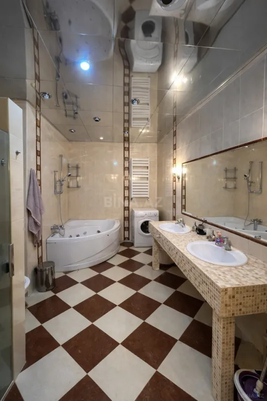 Satılır 3 otaqlı mənzil 167 m²