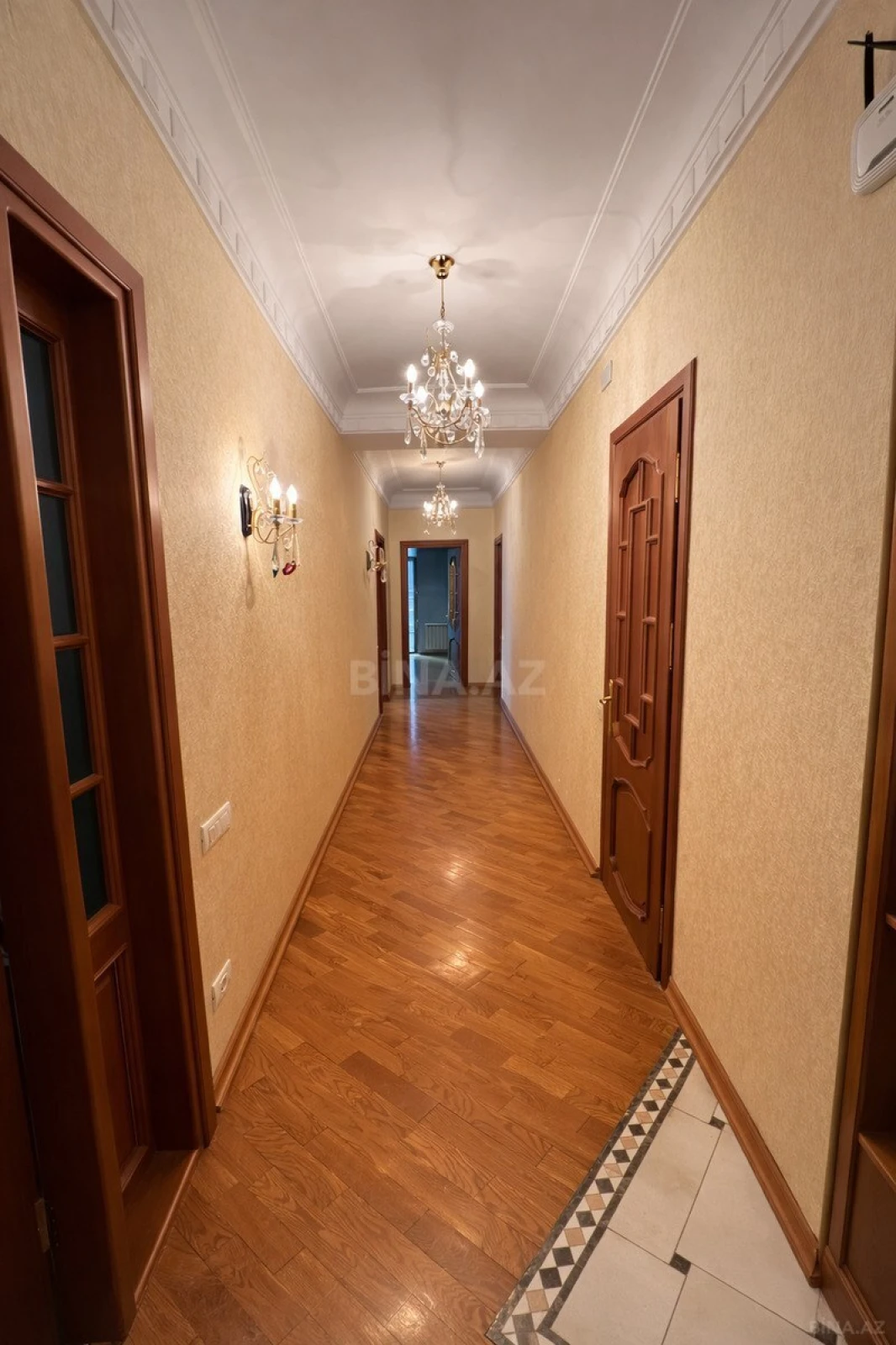 Satılır 3 otaqlı mənzil 167 m²