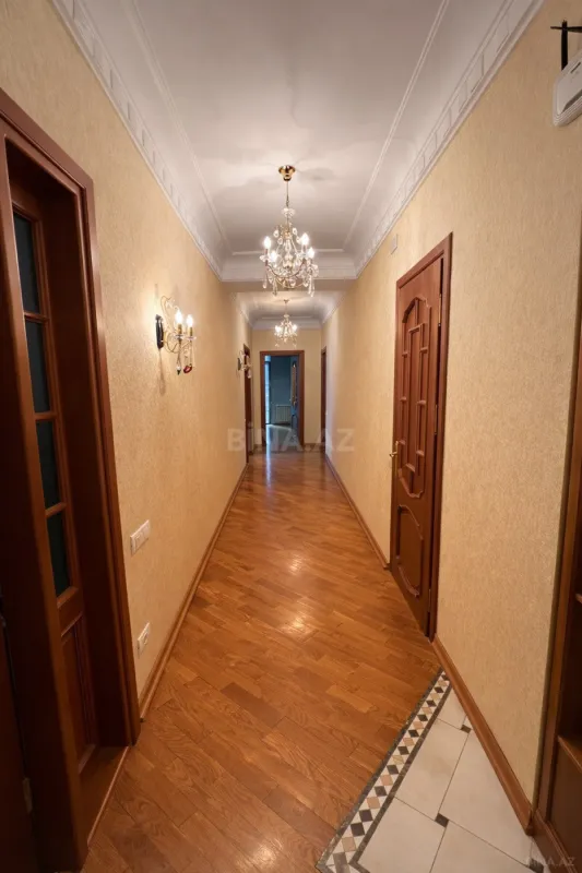 Satılır 3 otaqlı mənzil 167 m²