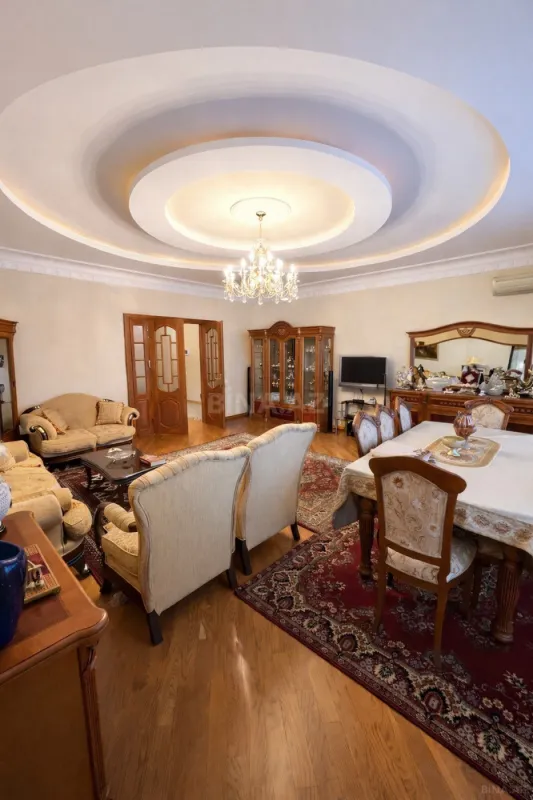 Satılır 3 otaqlı mənzil 167 m²