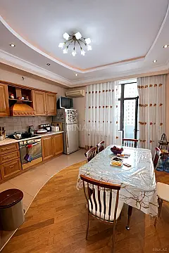 Satılır 3 otaqlı mənzil 167 m²