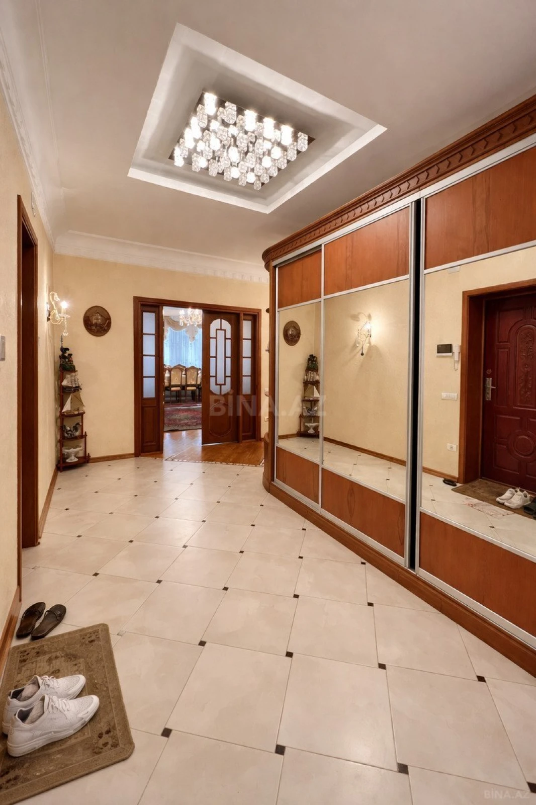 Satılır 3 otaqlı mənzil 167 m²
