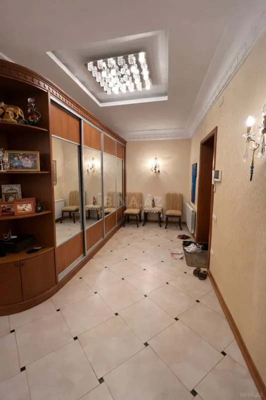 Satılır 3 otaqlı mənzil 167 m²