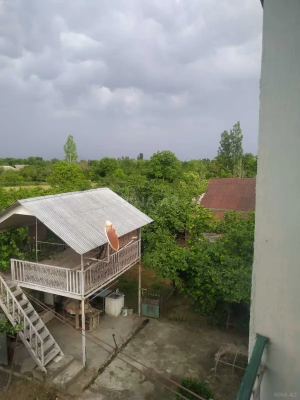 Satılır 6 otaqlı həyət evi 200 m²