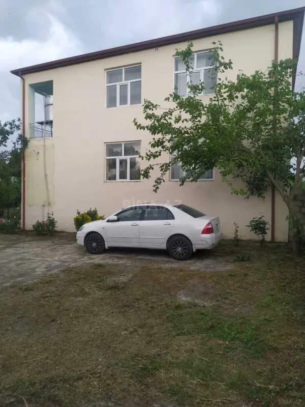 Satılır 6 otaqlı həyət evi 200 m²