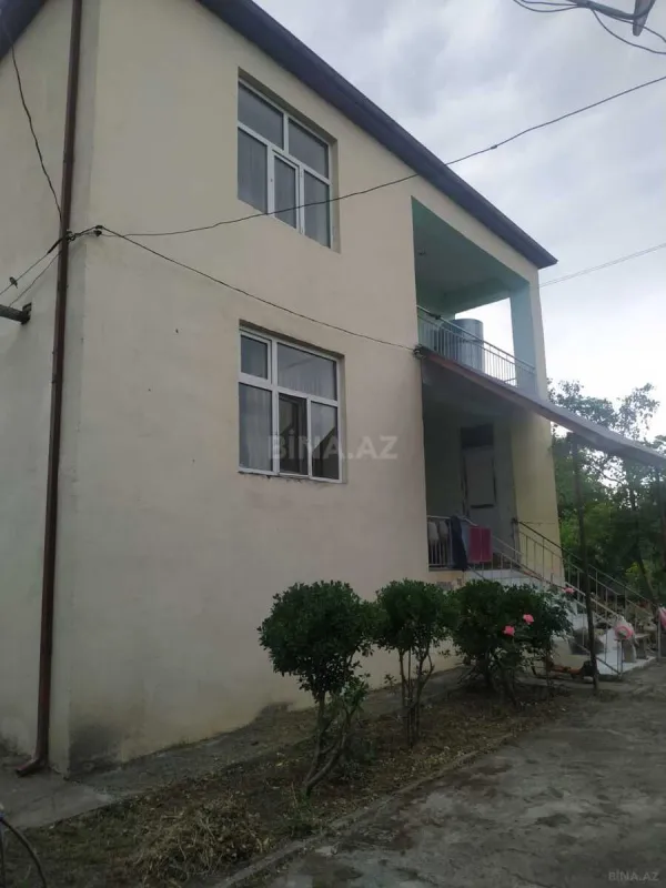 Satılır 6 otaqlı həyət evi 200 m²