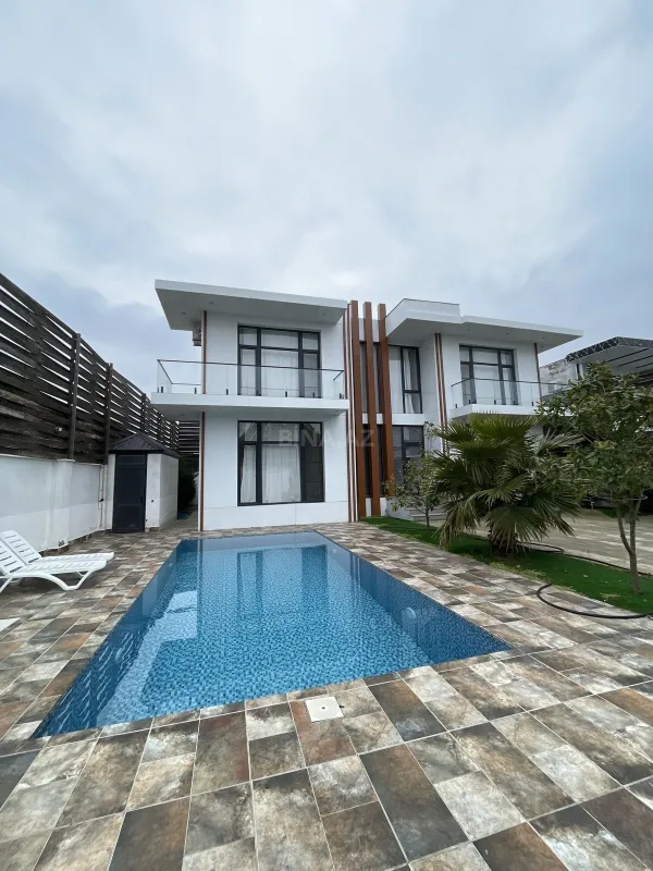Kirayə verilir 5 otaqlı həyət evi 300 m²