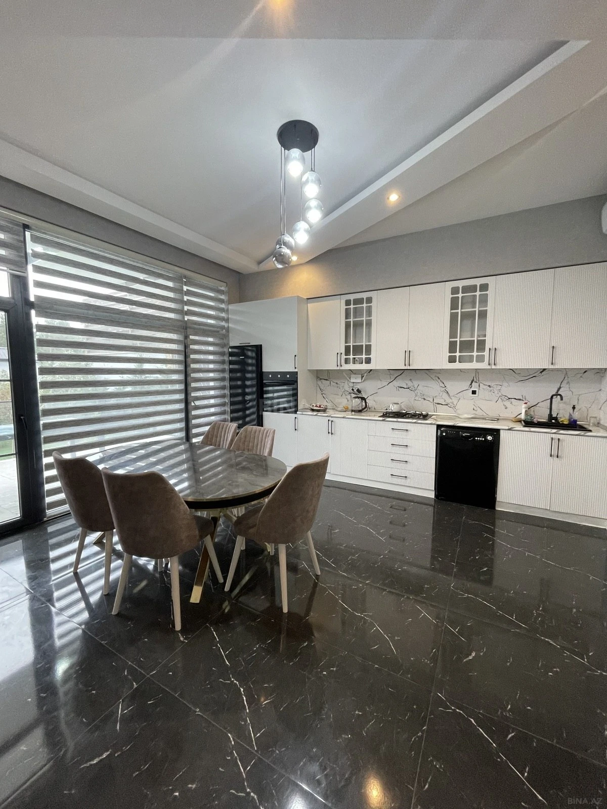 Kirayə verilir 5 otaqlı həyət evi 300 m²
