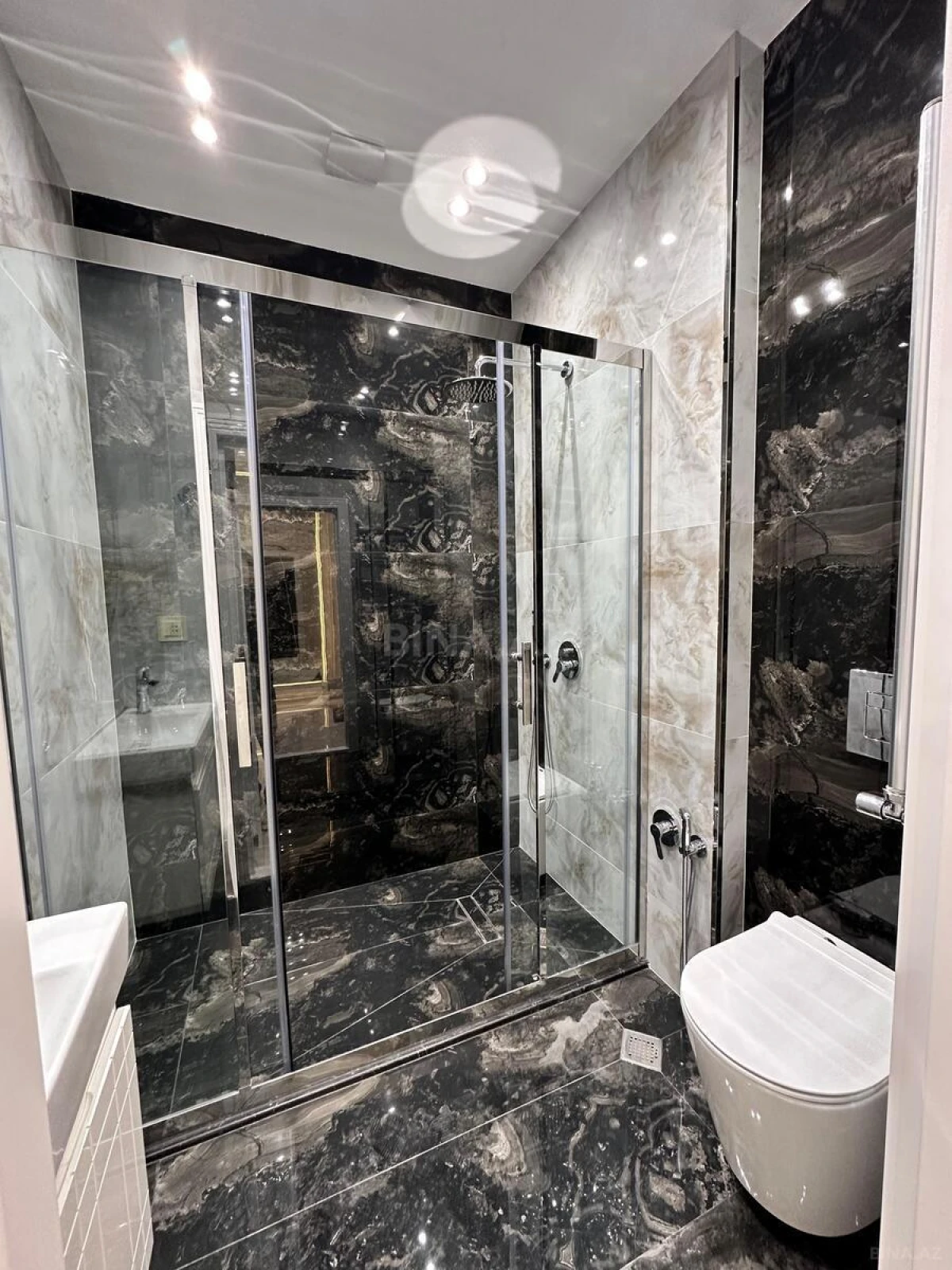 Satılır 2 otaqlı mənzil 60 m²