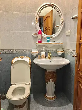 Satılır 4 otaqlı mənzil 180 m²
