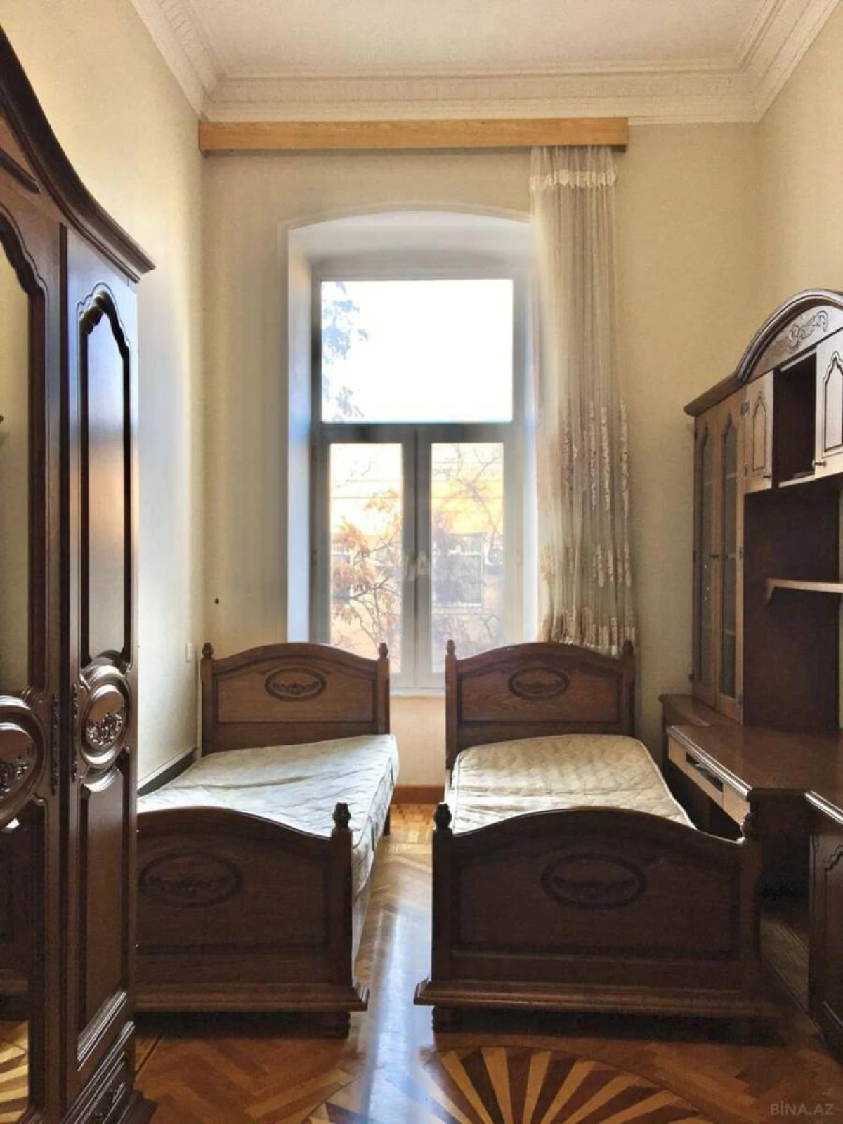 Satılır 4 otaqlı mənzil 180 m²