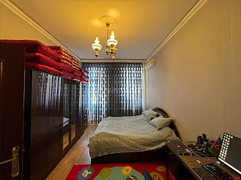 Satılır 4 otaqlı mənzil 188 m²