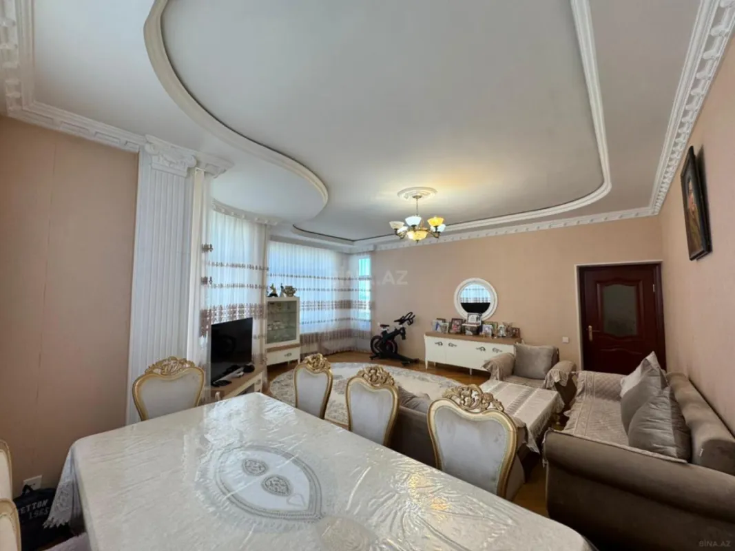 Satılır 4 otaqlı mənzil 188 m²