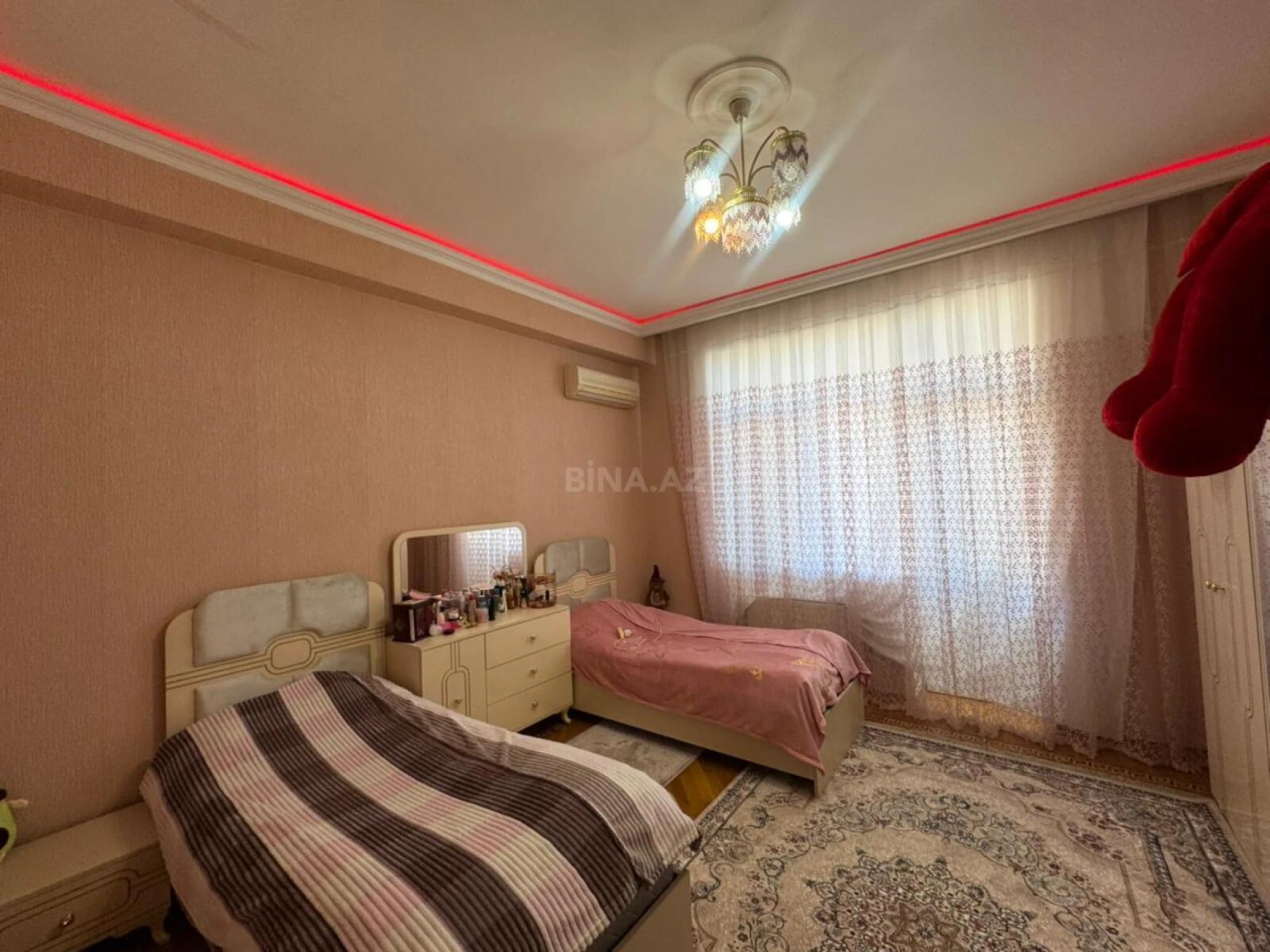 Satılır 4 otaqlı mənzil 188 m²