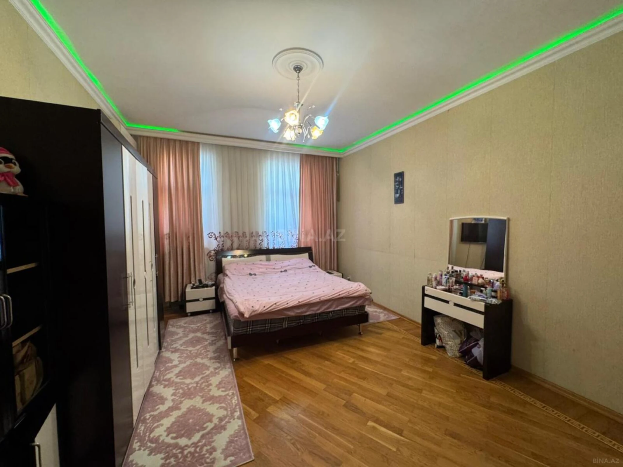 Satılır 4 otaqlı mənzil 188 m²