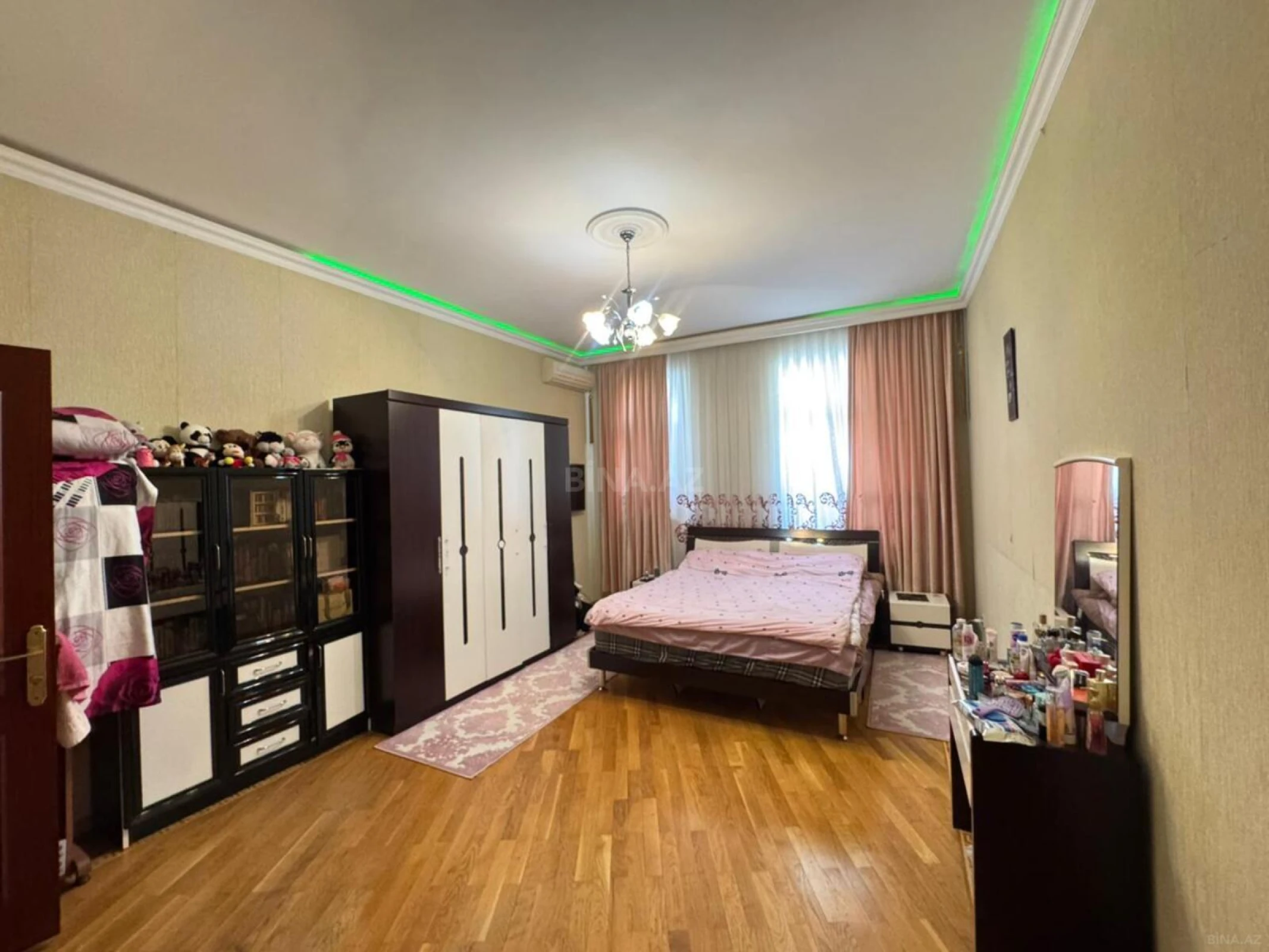 Satılır 4 otaqlı mənzil 188 m²