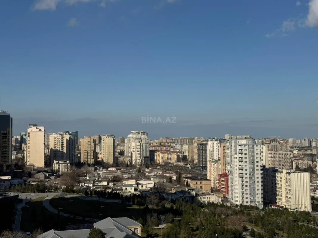 Satılır 4 otaqlı mənzil 188 m²